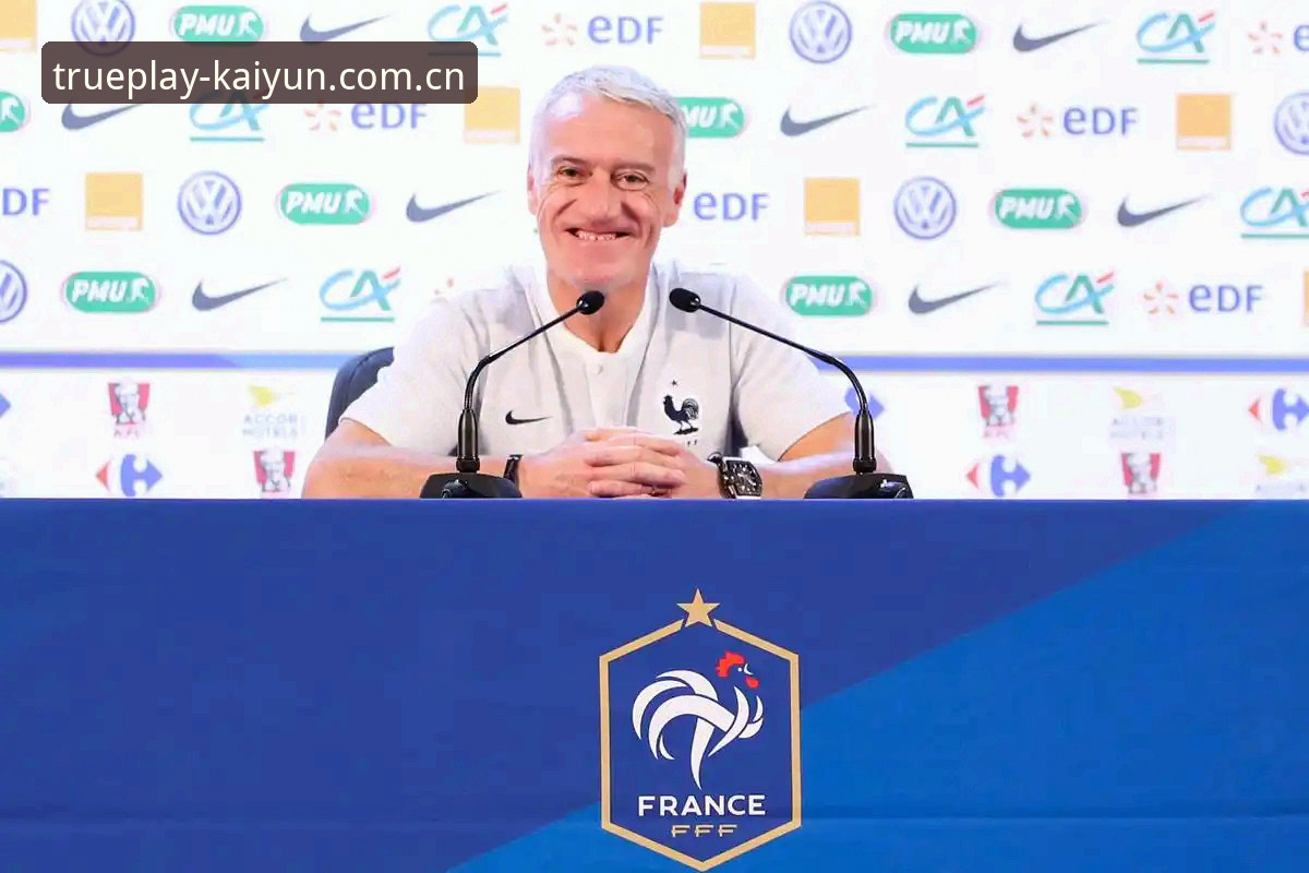 法国3-0伊拉克赛后发布会深度评测：德尚的阵容重组逻辑与世界杯小组赛第三轮前瞻